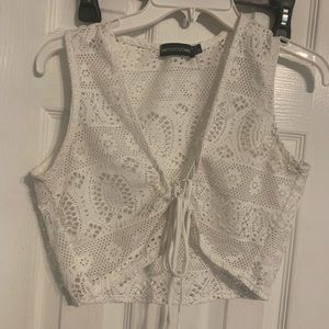 White PRETTYLITTLETHING Crop Top